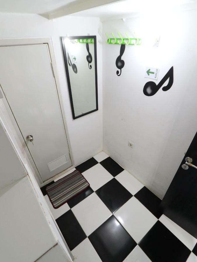 Kamar Keluarga Duri Kosambi Hotell Jakarta Exteriör bild